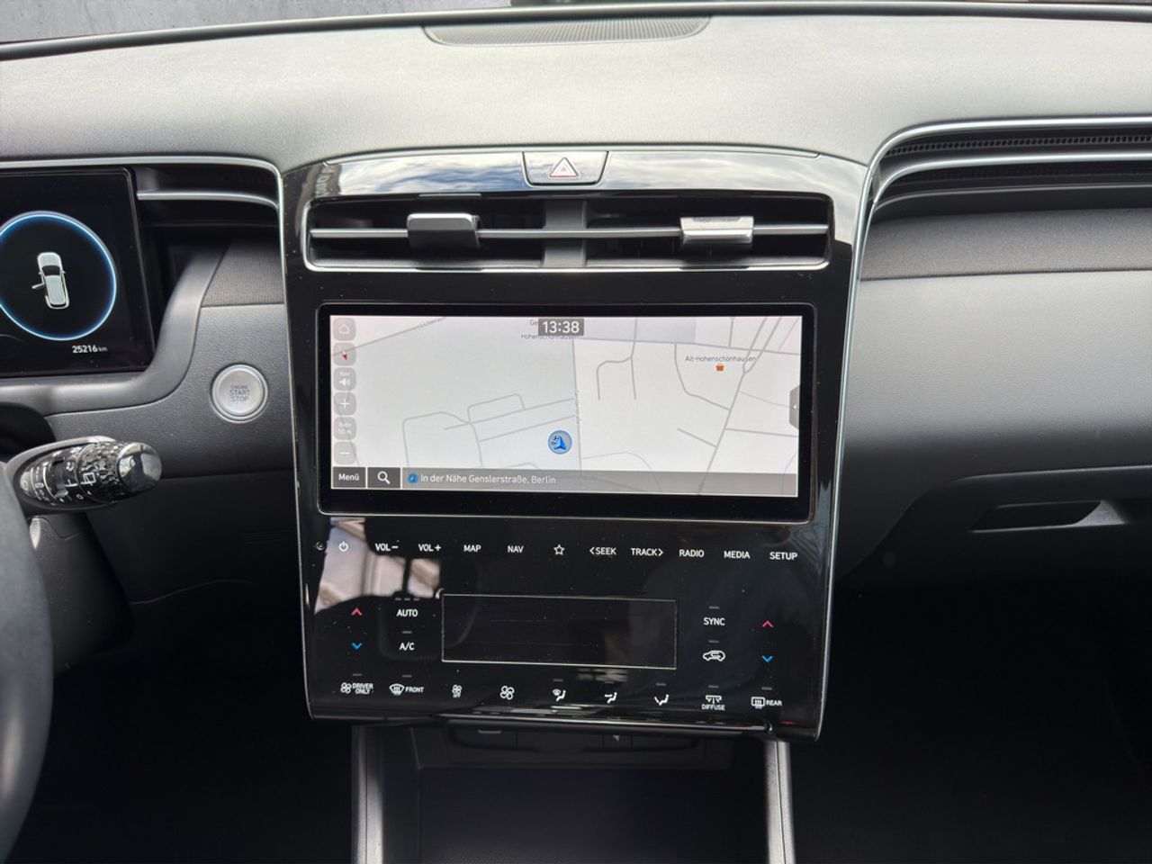 https://csb-strapi-files.fsn1.your-objectstorage.com/inventory-cars/images/1d32d28fbfe088d70283b89170242d20a6699be1/14_1280_5848.jpg