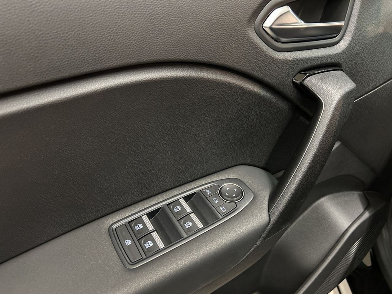https://csb-strapi-files.fsn1.your-objectstorage.com/inventory-cars/images/1dd9a5176ccde63ba8f19fcfdb6fd35afabcf031/13_1280_6076.jpg