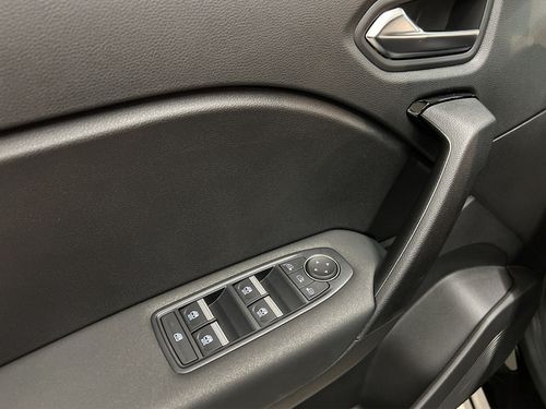 https://csb-strapi-files.fsn1.your-objectstorage.com/inventory-cars/images/1dd9a5176ccde63ba8f19fcfdb6fd35afabcf031/13_500_5555.jpg