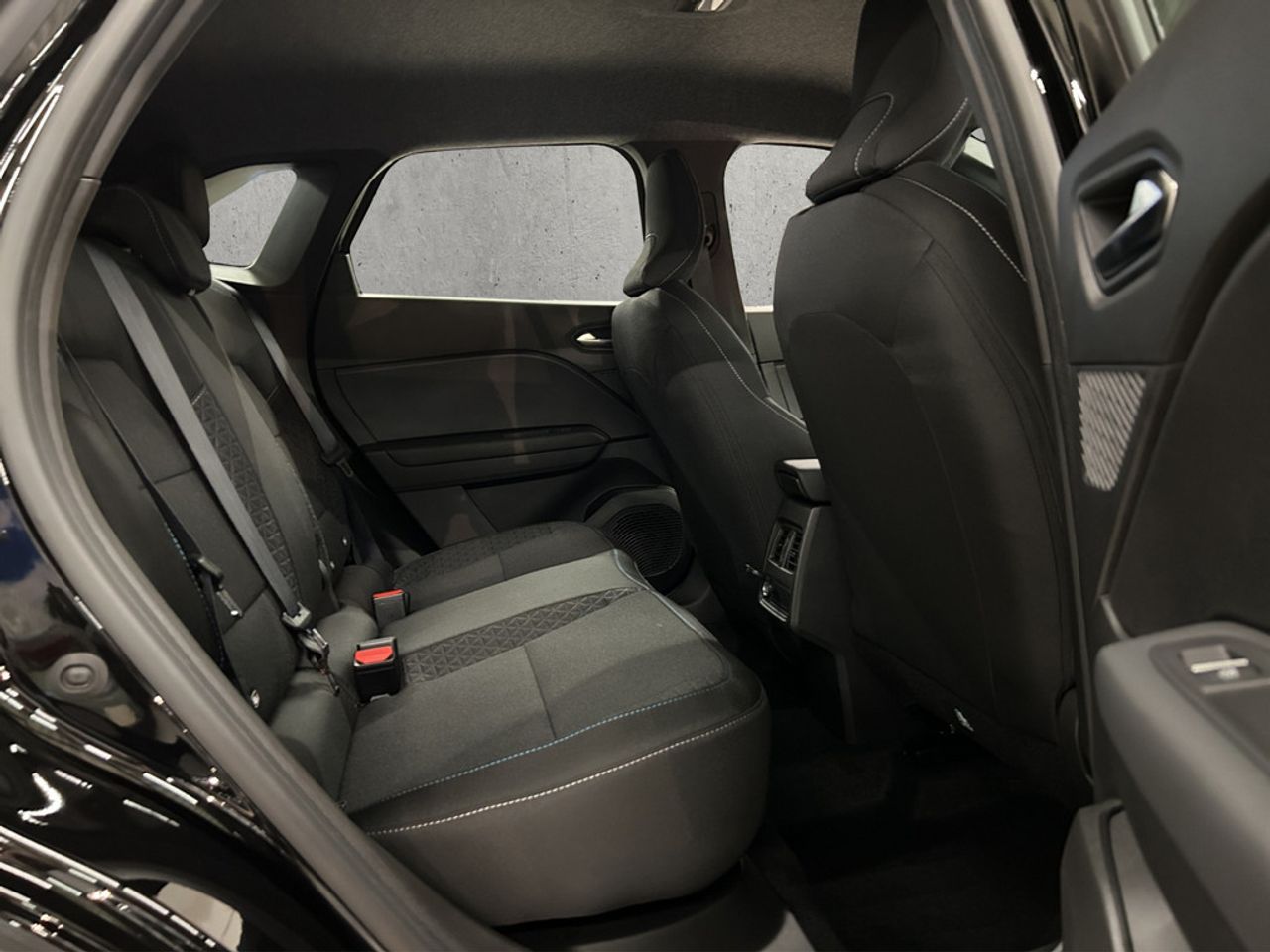 https://csb-strapi-files.fsn1.your-objectstorage.com/inventory-cars/images/1dd9a5176ccde63ba8f19fcfdb6fd35afabcf031/17_1280_8932.jpg
