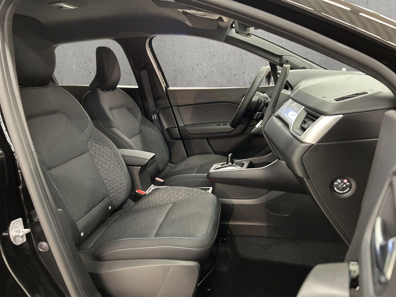 https://csb-strapi-files.fsn1.your-objectstorage.com/inventory-cars/images/1dd9a5176ccde63ba8f19fcfdb6fd35afabcf031/18_1280_4656.jpg