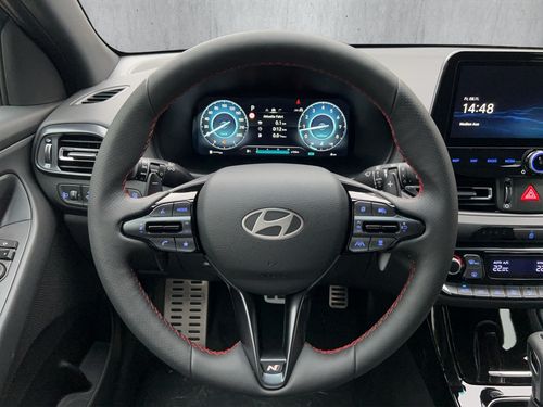 https://csb-strapi-files.fsn1.your-objectstorage.com/inventory-cars/images/1df45633aa08f8598d65ef662de918fe06f696f3/10_500_1775.jpg
