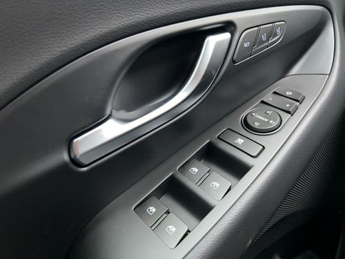 https://csb-strapi-files.fsn1.your-objectstorage.com/inventory-cars/images/1df45633aa08f8598d65ef662de918fe06f696f3/13_500_3373.jpg