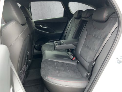https://csb-strapi-files.fsn1.your-objectstorage.com/inventory-cars/images/1df45633aa08f8598d65ef662de918fe06f696f3/15_500_3681.jpg