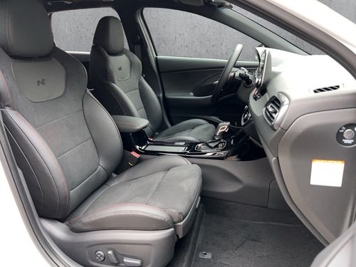 https://csb-strapi-files.fsn1.your-objectstorage.com/inventory-cars/images/1df45633aa08f8598d65ef662de918fe06f696f3/20_500_5633.jpg