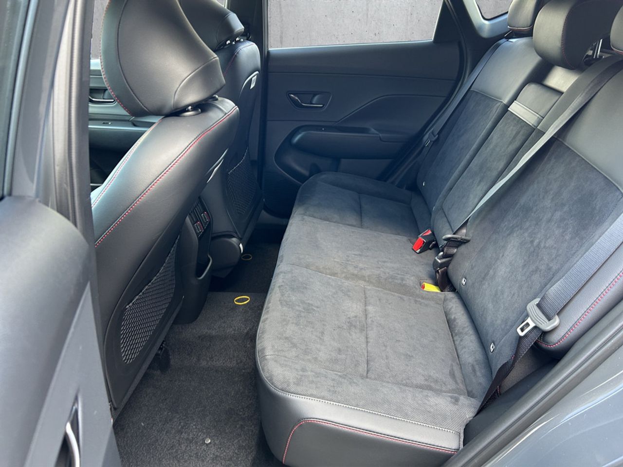 https://csb-strapi-files.fsn1.your-objectstorage.com/inventory-cars/images/1e2f83da7c186e1c8d5c448061d521e92b802474/13_1280_2001.jpg