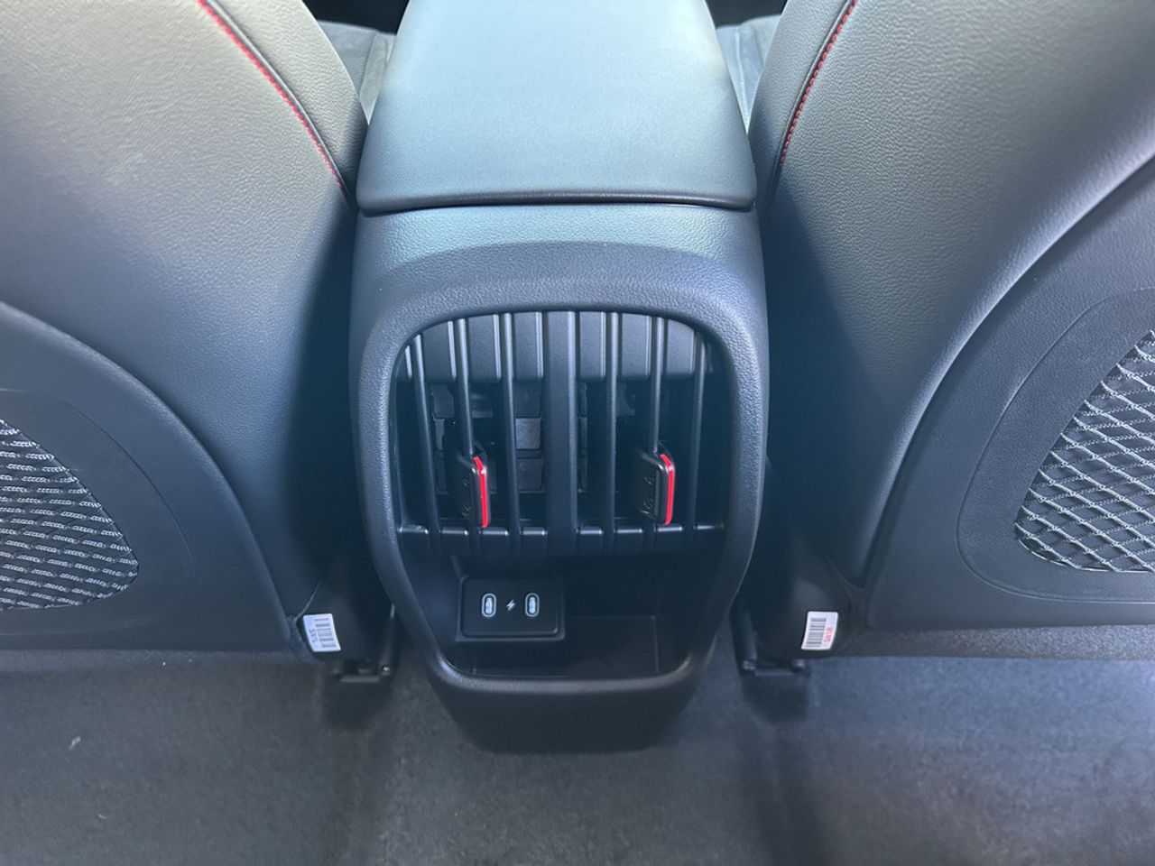 https://csb-strapi-files.fsn1.your-objectstorage.com/inventory-cars/images/1e2f83da7c186e1c8d5c448061d521e92b802474/22_1280_6979.jpg