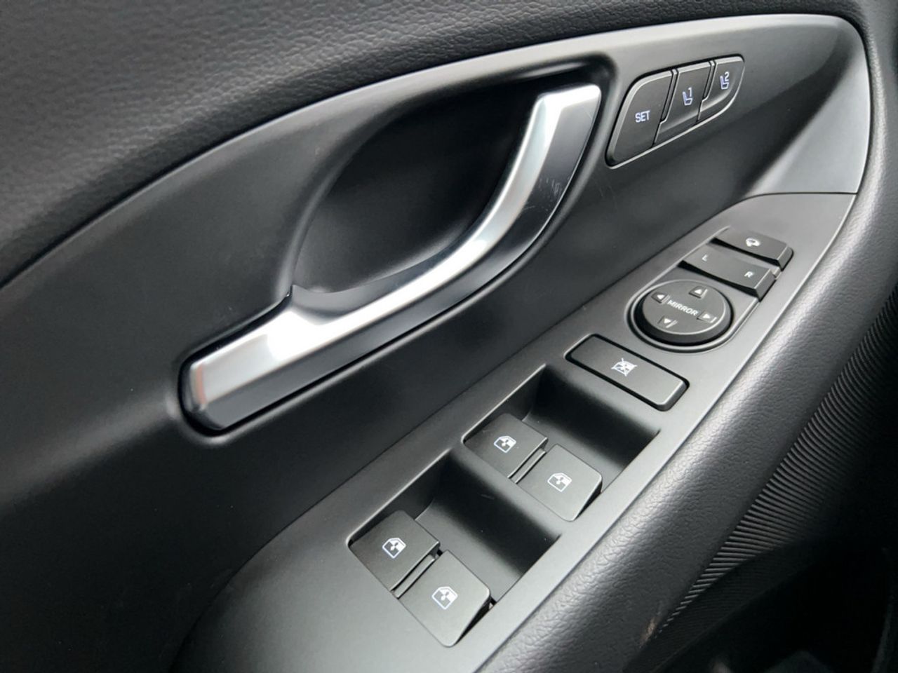 https://csb-strapi-files.fsn1.your-objectstorage.com/inventory-cars/images/1e734ae9387000d7437eaa94672a28c42fe28278/13_1280_8822.jpg