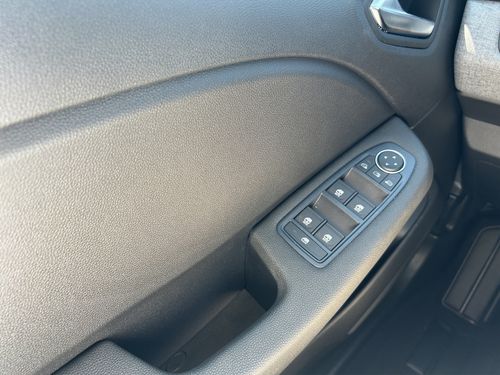 https://csb-strapi-files.fsn1.your-objectstorage.com/inventory-cars/images/1e873eb963f6b113f4127aef956303cfa1151c75/11_500_5100.jpg