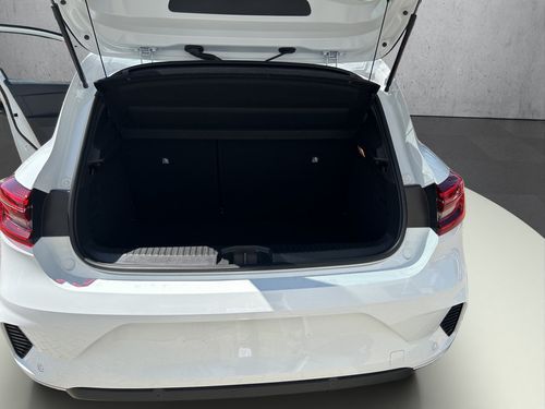 https://csb-strapi-files.fsn1.your-objectstorage.com/inventory-cars/images/1e873eb963f6b113f4127aef956303cfa1151c75/16_500_6549.jpg