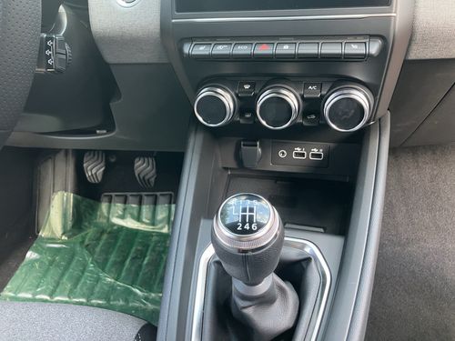 https://csb-strapi-files.fsn1.your-objectstorage.com/inventory-cars/images/1f4a247e0621234137c2971e0eee213d3dc4b464/19_500_5945.jpg