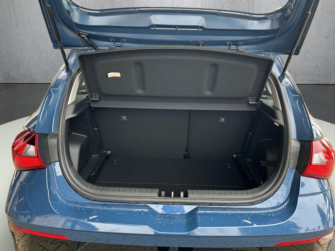 https://csb-strapi-files.fsn1.your-objectstorage.com/inventory-cars/images/1fea983a1ad20aa7fc22a95cf69a8a8704740554/5_1280_3583.jpg