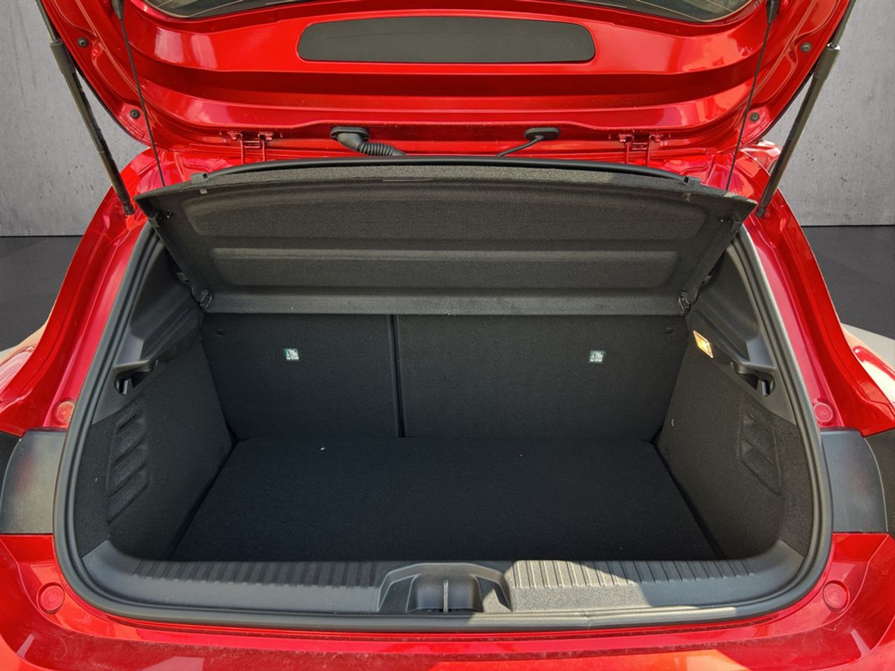 https://csb-strapi-files.fsn1.your-objectstorage.com/inventory-cars/images/1ffd2f84f52159d8fbf24c796addaad1b0eefe06/17_1280_4429.jpg