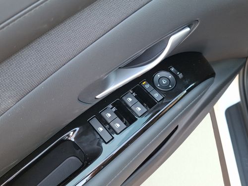 https://csb-strapi-files.fsn1.your-objectstorage.com/inventory-cars/images/20df48fbf4280b274cef1dae9ad3751c04c521a9/12_500_1163.jpg