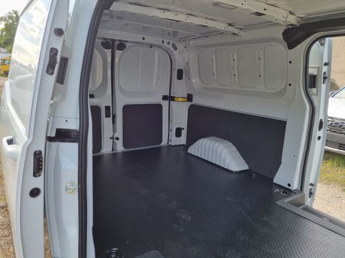 https://csb-strapi-files.fsn1.your-objectstorage.com/inventory-cars/images/21a051fda46e937277586953af227bc830a96ace/10_500_9843.jpg