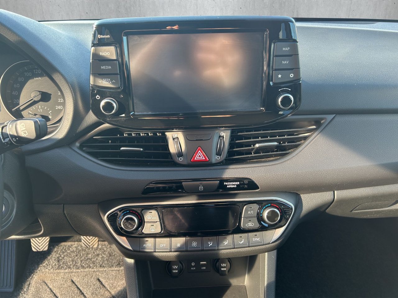 https://csb-strapi-files.fsn1.your-objectstorage.com/inventory-cars/images/2268f9ea7738b93038dbab950992ac7900f366bd/12_1280_7693.jpg