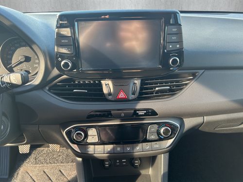 https://csb-strapi-files.fsn1.your-objectstorage.com/inventory-cars/images/2268f9ea7738b93038dbab950992ac7900f366bd/12_500_4593.jpg