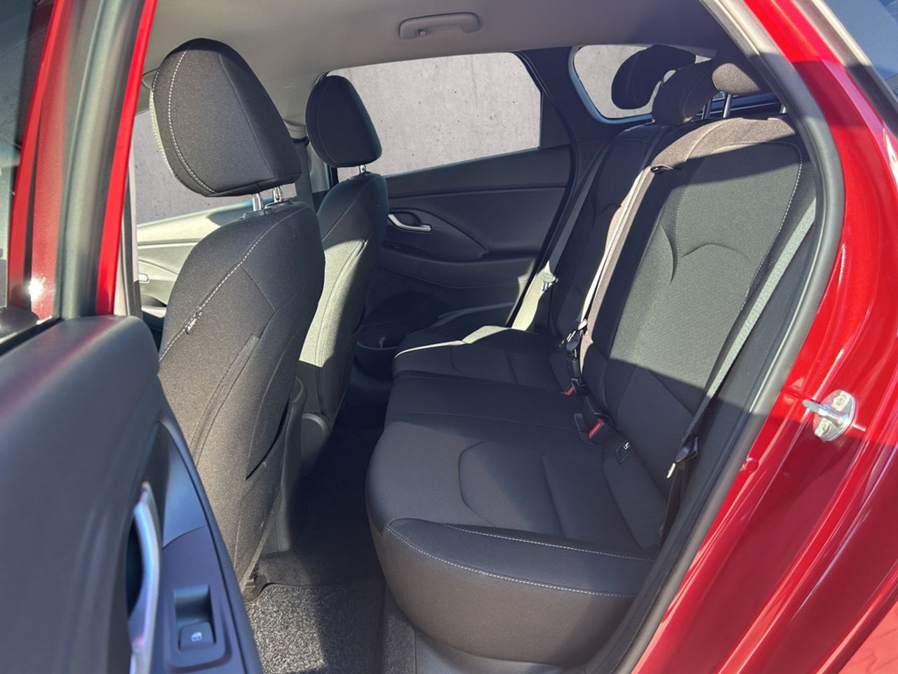 https://csb-strapi-files.fsn1.your-objectstorage.com/inventory-cars/images/2268f9ea7738b93038dbab950992ac7900f366bd/14_1280_3971.jpg