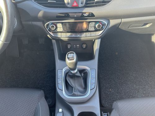 https://csb-strapi-files.fsn1.your-objectstorage.com/inventory-cars/images/2268f9ea7738b93038dbab950992ac7900f366bd/16_500_8277.jpg