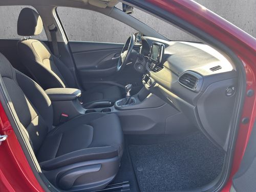 https://csb-strapi-files.fsn1.your-objectstorage.com/inventory-cars/images/2268f9ea7738b93038dbab950992ac7900f366bd/19_500_4071.jpg