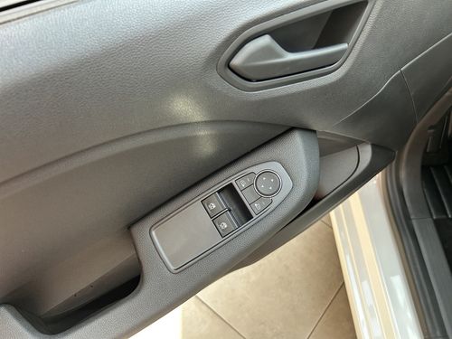 https://csb-strapi-files.fsn1.your-objectstorage.com/inventory-cars/images/235eda94e37bc64fbe379c8982ee5d607af98bb3/13_500_2213.jpg