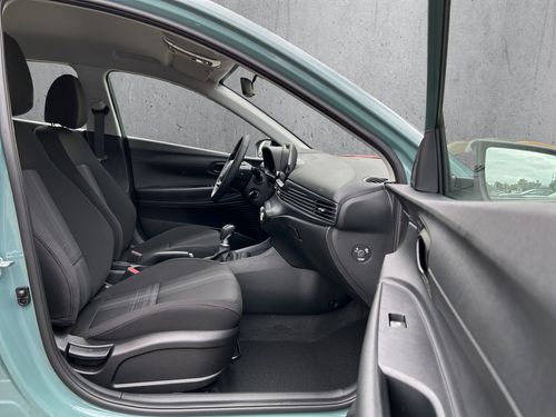 https://csb-strapi-files.fsn1.your-objectstorage.com/inventory-cars/images/23f34be5324f3c4261168ec25bbf1867011c18ed/19_500_8018.jpg
