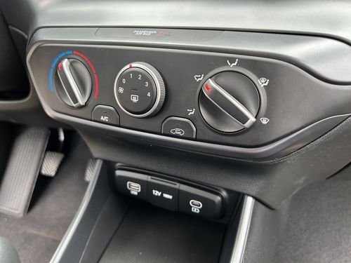 https://csb-strapi-files.fsn1.your-objectstorage.com/inventory-cars/images/23f34be5324f3c4261168ec25bbf1867011c18ed/21_500_7651.jpg