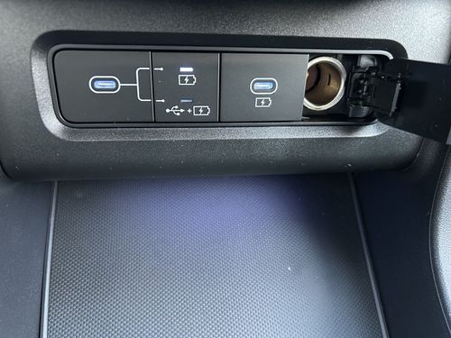 https://csb-strapi-files.fsn1.your-objectstorage.com/inventory-cars/images/24914902049086fed2691c122fe7e19151b92f3a/22_500_1046.jpg