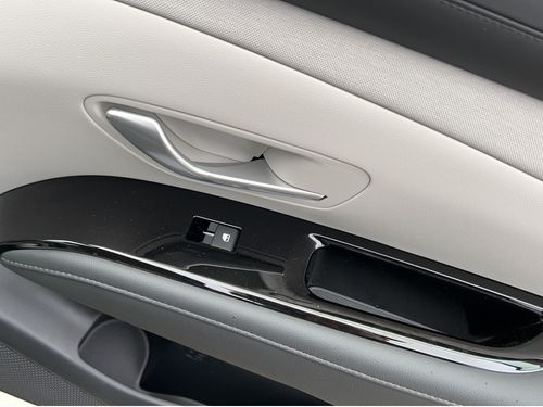 https://csb-strapi-files.fsn1.your-objectstorage.com/inventory-cars/images/24a46a20c46a8e1253a8488eb18da818550a240f/21_500_8903.jpg
