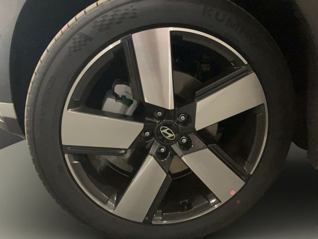 https://csb-strapi-files.fsn1.your-objectstorage.com/inventory-cars/images/254185085396b38a946b0178826acd17b859845d/2_1280_4165.jpg