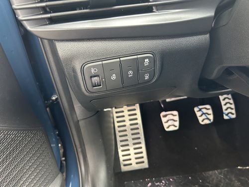 https://csb-strapi-files.fsn1.your-objectstorage.com/inventory-cars/images/25ad64b4d94e2b06e7c5954ecf4c5b34cb965e2f/33_500_4736.jpg