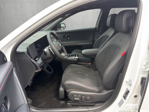 https://csb-strapi-files.fsn1.your-objectstorage.com/inventory-cars/images/25c7805249faf9404bddfeb8916952b0e6cfdcd9/10_500_6355.jpg