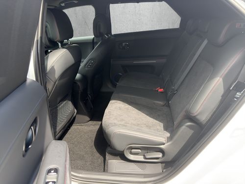 https://csb-strapi-files.fsn1.your-objectstorage.com/inventory-cars/images/25c7805249faf9404bddfeb8916952b0e6cfdcd9/12_500_9155.jpg