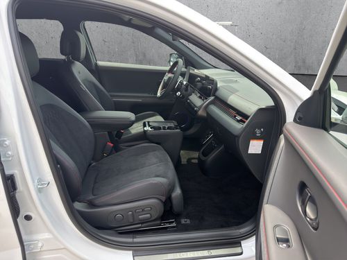 https://csb-strapi-files.fsn1.your-objectstorage.com/inventory-cars/images/25c7805249faf9404bddfeb8916952b0e6cfdcd9/19_500_7166.jpg