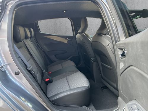 https://csb-strapi-files.fsn1.your-objectstorage.com/inventory-cars/images/268e5eaefa13692fef1c970a876144b503d1c167/18_500_6235.jpg