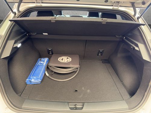 https://csb-strapi-files.fsn1.your-objectstorage.com/inventory-cars/images/26f73c49605164362ef6c344f5dad65c404a8f2c/17_500_8555.jpg