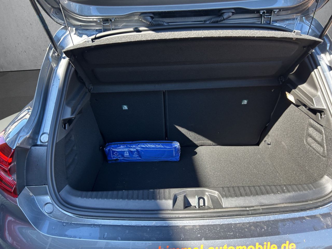https://csb-strapi-files.fsn1.your-objectstorage.com/inventory-cars/images/278d6dbf0722eebd0de2845f47be1e465886beb6/17_1280_2586.jpg