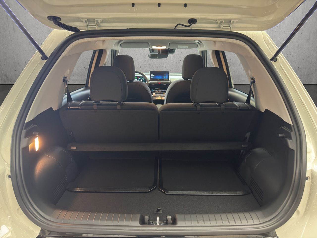 https://csb-strapi-files.fsn1.your-objectstorage.com/inventory-cars/images/27b21c0fdb06d46d0f2605be204aab6f504e617c/18_1280_1734.jpg
