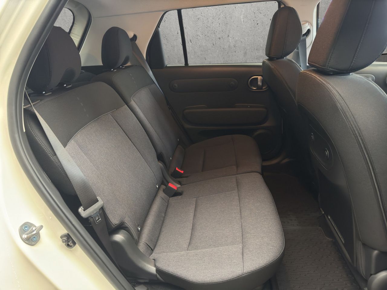 https://csb-strapi-files.fsn1.your-objectstorage.com/inventory-cars/images/27b21c0fdb06d46d0f2605be204aab6f504e617c/19_1280_5923.jpg