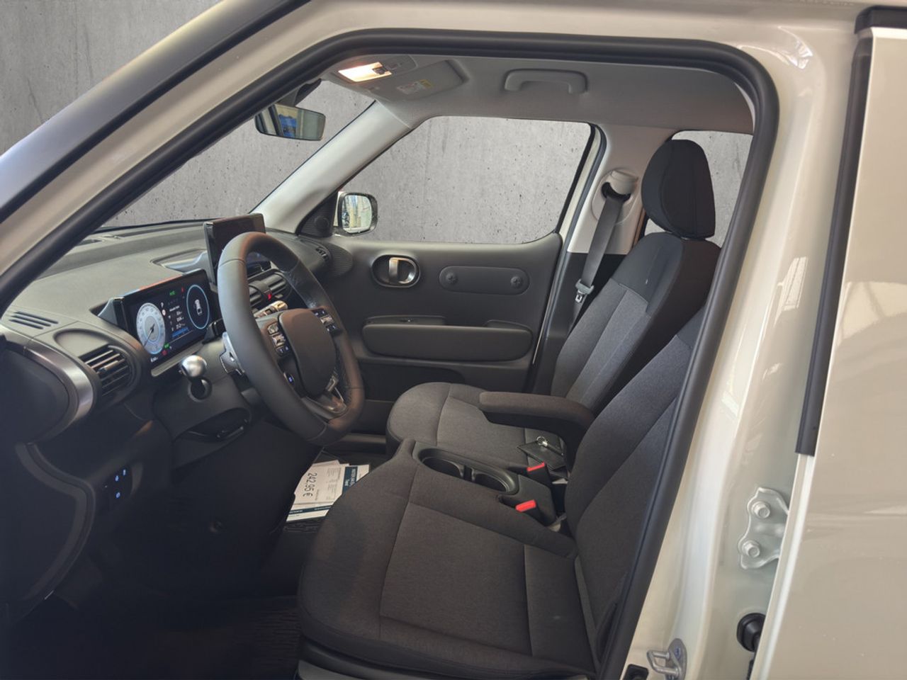 https://csb-strapi-files.fsn1.your-objectstorage.com/inventory-cars/images/27b21c0fdb06d46d0f2605be204aab6f504e617c/9_1280_3384.jpg