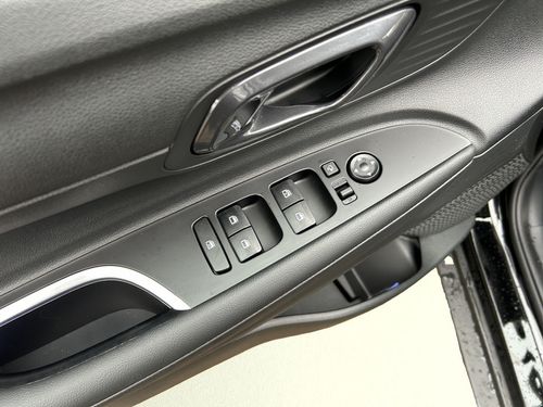 https://csb-strapi-files.fsn1.your-objectstorage.com/inventory-cars/images/28d853959738cdffcb1105efde301923381034dc/11_500_1951.jpg