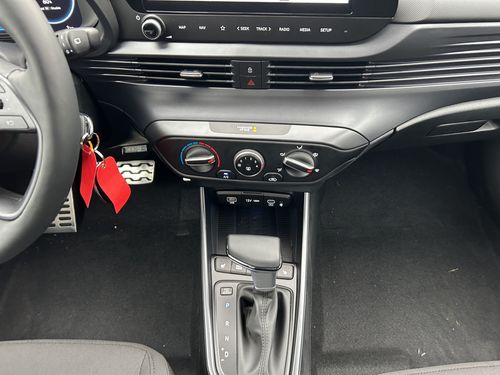 https://csb-strapi-files.fsn1.your-objectstorage.com/inventory-cars/images/28d853959738cdffcb1105efde301923381034dc/18_500_3119.jpg