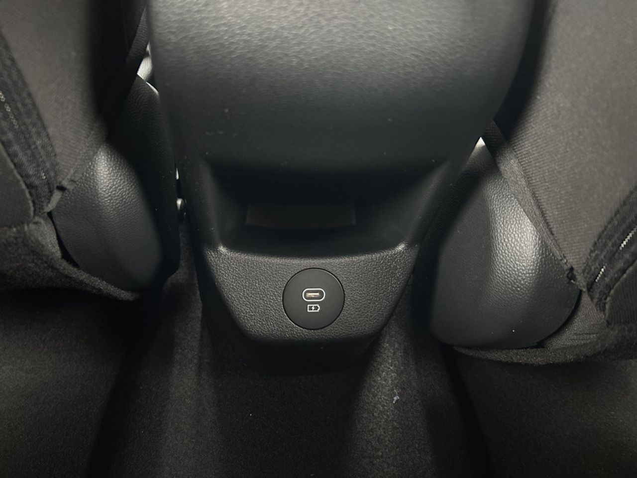 https://csb-strapi-files.fsn1.your-objectstorage.com/inventory-cars/images/28d853959738cdffcb1105efde301923381034dc/21_1280_5897.jpg