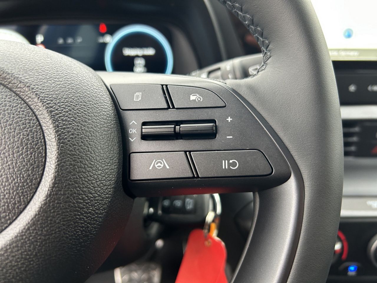 https://csb-strapi-files.fsn1.your-objectstorage.com/inventory-cars/images/28d853959738cdffcb1105efde301923381034dc/23_1280_4187.jpg