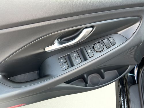 https://csb-strapi-files.fsn1.your-objectstorage.com/inventory-cars/images/2904eae7ab86609d1710631cb7c709daec44a2ae/10_500_9804.jpg