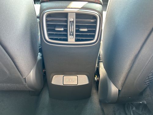 https://csb-strapi-files.fsn1.your-objectstorage.com/inventory-cars/images/2904eae7ab86609d1710631cb7c709daec44a2ae/23_500_7498.jpg
