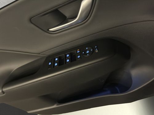 https://csb-strapi-files.fsn1.your-objectstorage.com/inventory-cars/images/29944c3d6b363ba800ba159caa7773f27328411d/12_500_2587.jpg