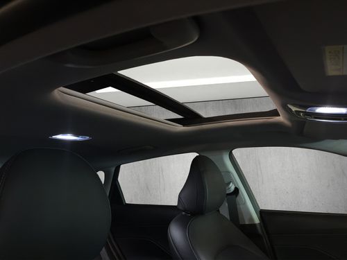 https://csb-strapi-files.fsn1.your-objectstorage.com/inventory-cars/images/29944c3d6b363ba800ba159caa7773f27328411d/21_500_3474.jpg