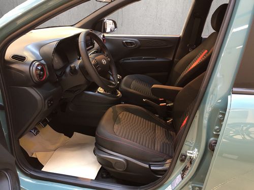 https://csb-strapi-files.fsn1.your-objectstorage.com/inventory-cars/images/2a4f01cb516d2c75282755633f5a0850c38b9f26/8_500_6926.jpg