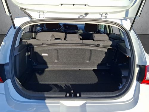 https://csb-strapi-files.fsn1.your-objectstorage.com/inventory-cars/images/2afdc79bfce7d1fa4d4d3f1c7b16dff95bf7062c/17_500_3752.jpg